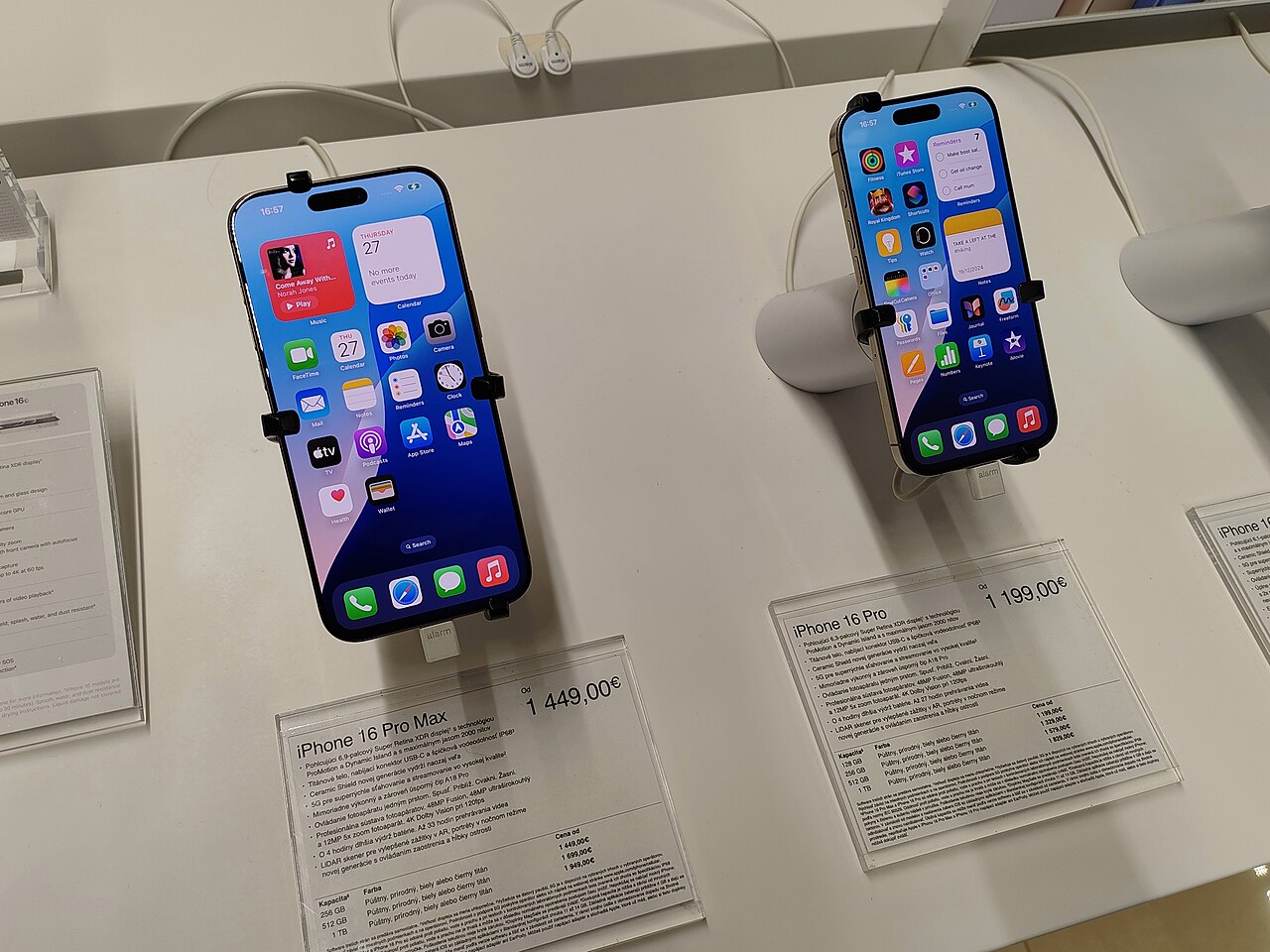 iPhone 17 Standard